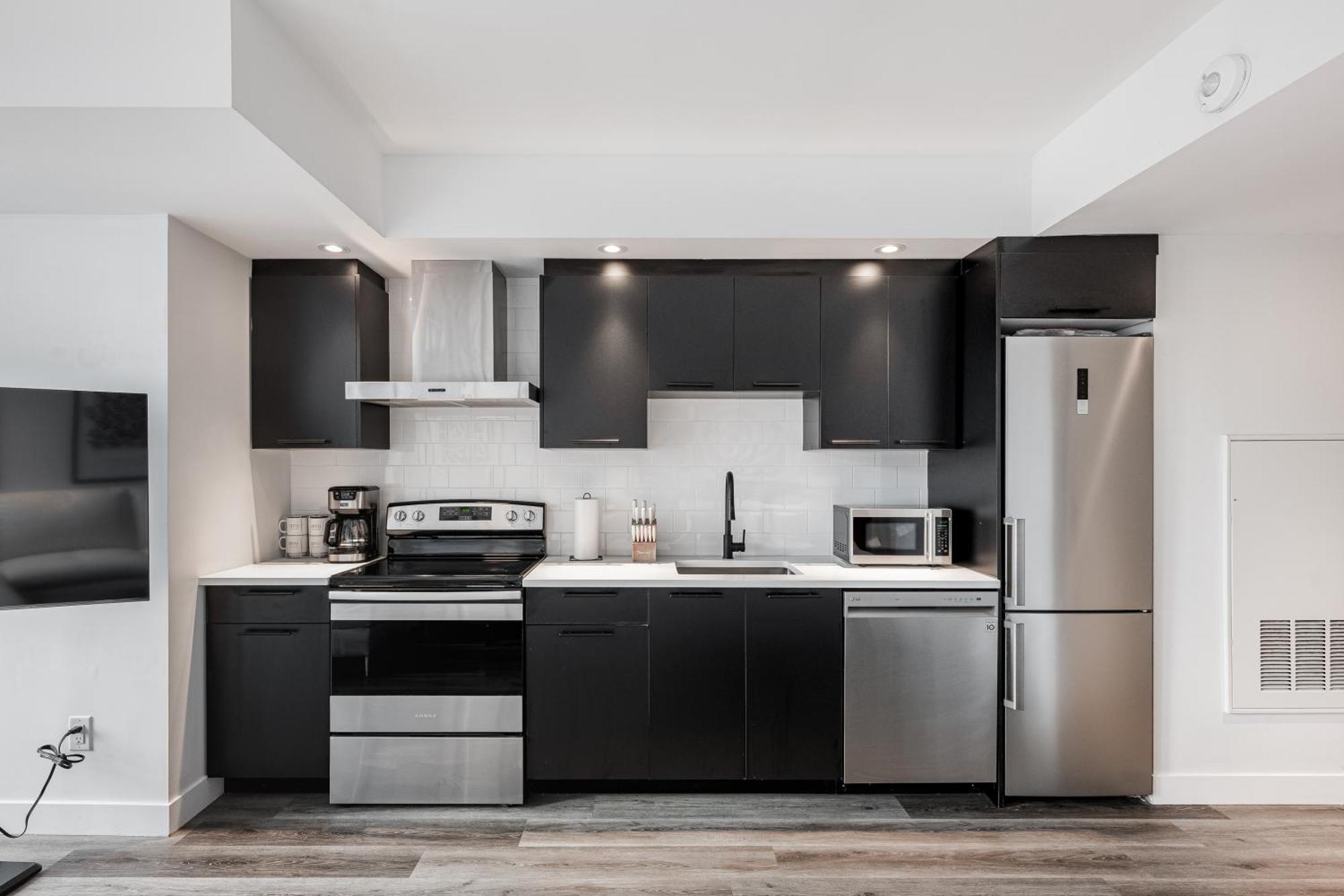Westview Luxury Suites Ottawa Exterior photo